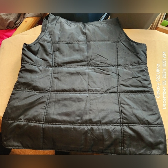 Woman Within Puffer Vest, Used, Size Large - Picture 3 of 4